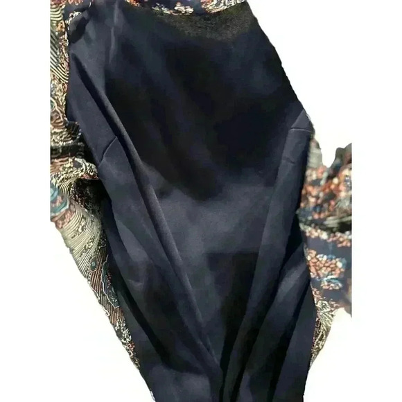 Fire Los Angeles Boho Batwing Navy Floral Blouse Size S, Pre-Owned - Picture 4 of 6